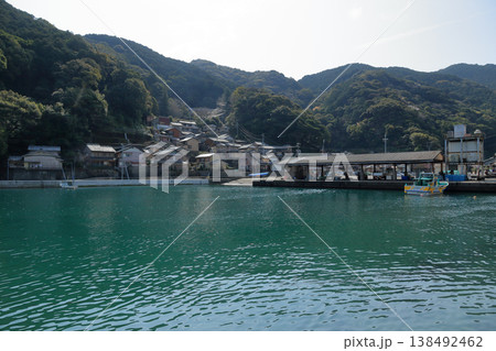 静かな漁村（三重県尾鷲市梶賀町） 138492462