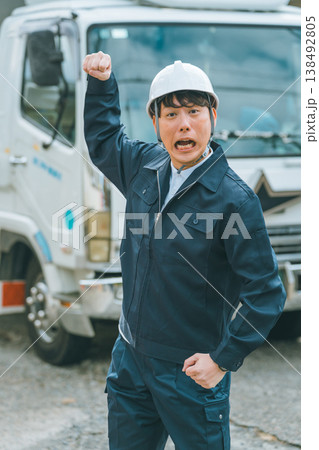 中年トラックドライバー 中年トラックドライバー 138492805