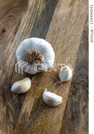 Garlic Bulbs for Cooking on Board Garlic Bulbs for Cooking on Board 138494041