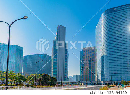汐留の高層ビル群と都市風景 138494130