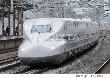 JR西日本 西明石駅を通過するのN700系のぞみ JR西日本 西明石駅を通過するのN700系のぞみ 138496198