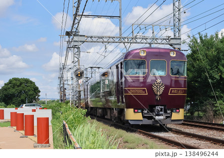 近畿日本鉄道　観光特急あをによしと平城宮跡の列柱 138496244