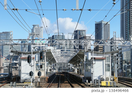 阪神電鉄 野田駅と梅田の高層ビル群 阪神電鉄 野田駅と梅田の高層ビル群 138496466