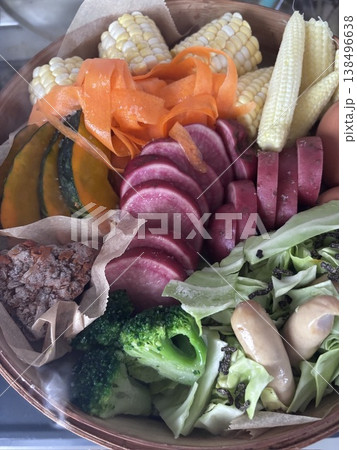 せいろ蒸し野菜 玄米おむすび カラフル 俯瞰 せいろ蒸し野菜 玄米おむすび カラフル 俯瞰 138496638
