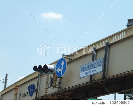 相模大野駅南口入口の歩道橋 138496866