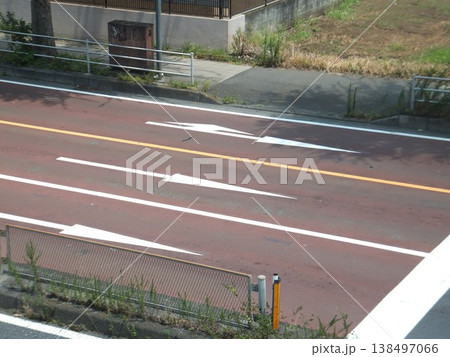 歩道橋からの国道16号線 138497066