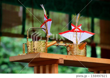 神社にて神前に御供えする… 『御神酒』 神社にて神前に御供えする… 『御神酒』 138497821