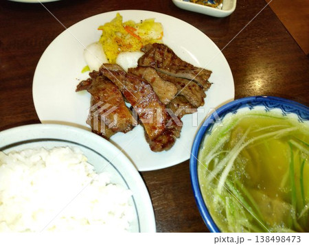 程よい塩梅の塩味に箸が進む… 仙台の美味『牛たん』 程よい塩梅の塩味に箸が進む… 仙台の美味『牛たん』 138498473