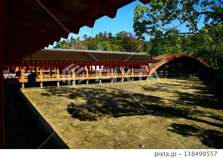 海に浮かぶ神殿… 安芸の宮島・厳島神社 海に浮かぶ神殿… 安芸の宮島・厳島神社 138499557