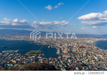 函館山展望台から望む函館市街と港のパノラマ(北海道) 函館山展望台から望む函館市街と港のパノラマ(北海道) 138500137