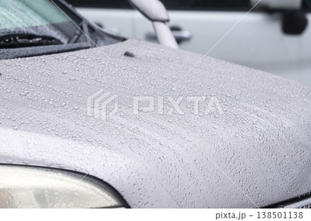 ボンネットの雨水 138501138