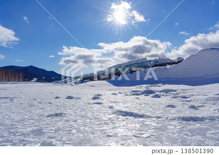 雪に埋もれたタウシュベツ川橋梁 北海道十勝の旧国鉄遺構 雪に埋もれたタウシュベツ川橋梁 北海道十勝の旧国鉄遺構 138501390