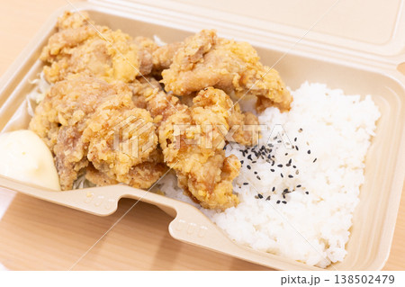 おいしい鶏肉から揚げ弁当 138502479