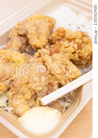 おいしい鶏肉から揚げ弁当 138502480