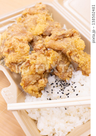 おいしい鶏肉から揚げ弁当 138502481