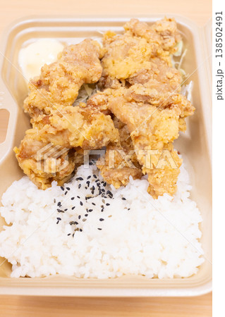 おいしい鶏肉から揚げ弁当 おいしい鶏肉から揚げ弁当 138502491