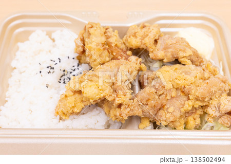 おいしい鶏肉から揚げ弁当 おいしい鶏肉から揚げ弁当 138502494