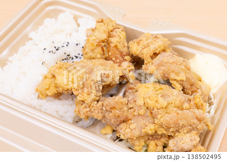 おいしい鶏肉から揚げ弁当 138502495