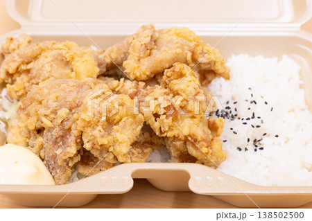 おいしい鶏肉から揚げ弁当 おいしい鶏肉から揚げ弁当 138502500
