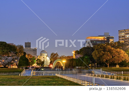 広島平和記念公園の夜景<2026年3月> 138502606