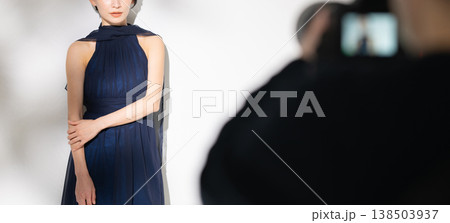 女性の撮影風景 女性の撮影風景 138503937