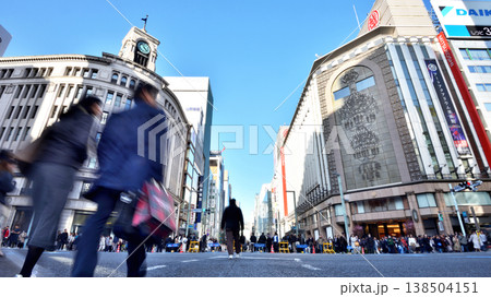外国人観光客が多い銀座四丁目交差点 外国人観光客が多い銀座四丁目交差点 138504151