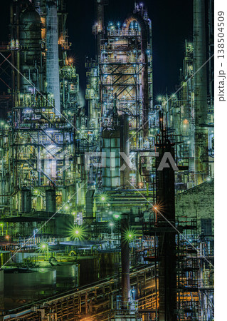 工場夜景の名所 和歌山ENEOS製造所の光と構造美 138504509
