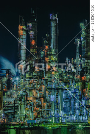 配管とタンクが連なるENEOS和歌山製造所の幻想夜景 138504510