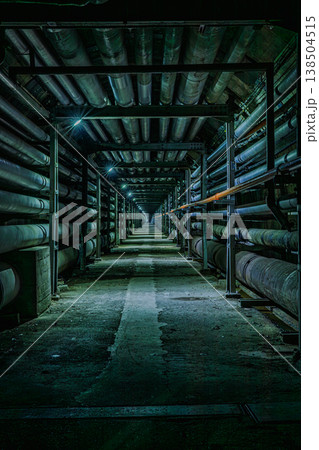 東燃ゼネラル石油和歌山工場の幻想的な夜景と配管美 東燃ゼネラル石油和歌山工場の幻想的な夜景と配管美 138504515