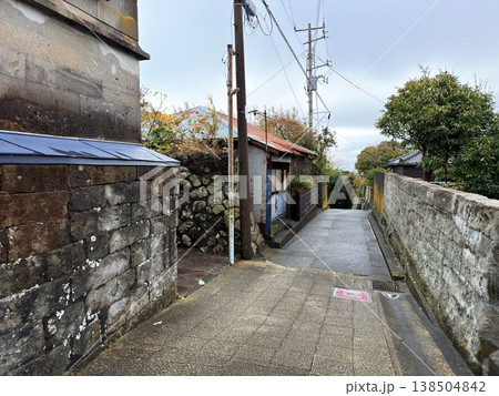 伊豆大島の波浮港に残るノスタルジックでレトロな港町の街並み 138504842