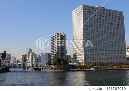 永代橋(東京都中央区・江東区)から見た隅田川と豊海橋 永代橋(東京都中央区・江東区)から見た隅田川と豊海橋 138507010