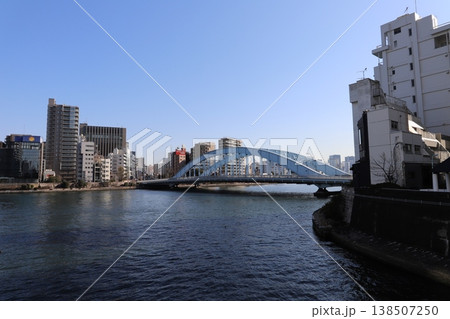 豊海橋(東京都中央区)から見た隅田川と永代橋 豊海橋(東京都中央区)から見た隅田川と永代橋 138507250