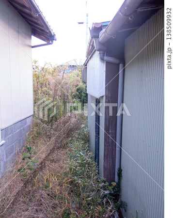 散らかり放題の部屋（遺品整理・ゴミ屋敷） 138509932