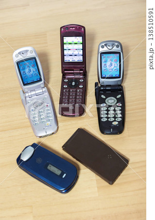 懐かしい携帯電話 懐かしい携帯電話 138510591