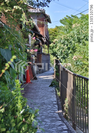 夏の細い抜け道 夏の細い抜け道 138510796