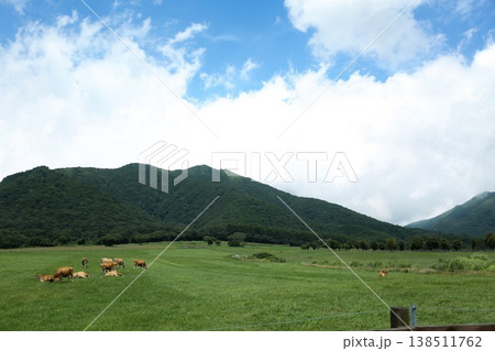 山並みと青空と夏の景色 山並みと青空と夏の景色 138511762