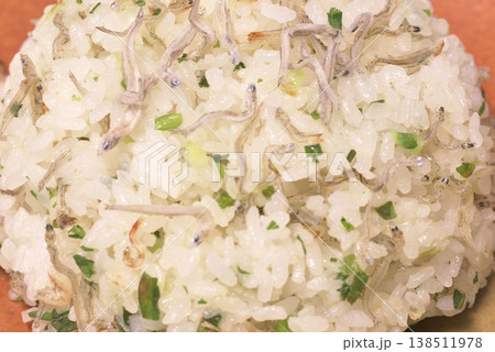 カルシウムたっぷりじゃこチャーハン 138511978