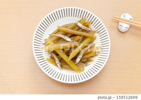 じゃこのカルシウムをプラスした蕗の煮物、家庭料理 138512609