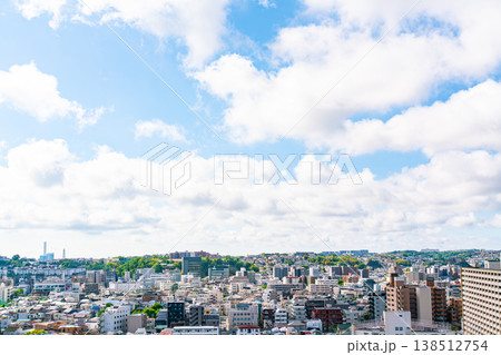 【神奈川県】青空が広がる春の住宅街 138512754