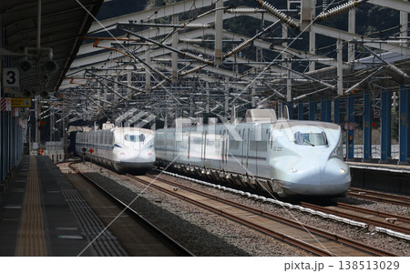 山陽新幹線 新岩国駅でみずほとのぞみの離合 山陽新幹線 新岩国駅でみずほとのぞみの離合 138513029