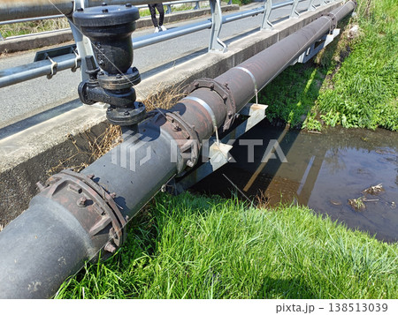 空気弁付きの水道管 空気弁付きの水道管 138513039