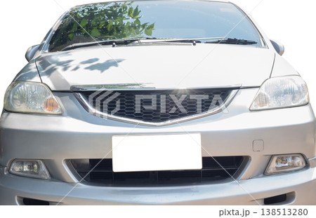The front of the car with the license plate 138513280