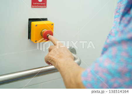 Asian elderly woman press emergency button in toilet. 138514164