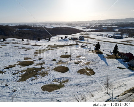 北海道大空町の朝日ヶ丘公園から雪原風景の空撮 138514304
