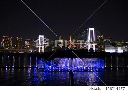 東京都　お台場海浜公園の噴水ショー　アクアシンフォニー 138514477