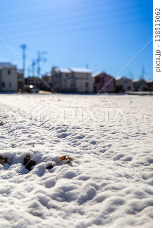 雪の積もった畑の景色 雪の積もった畑の景色 138515062