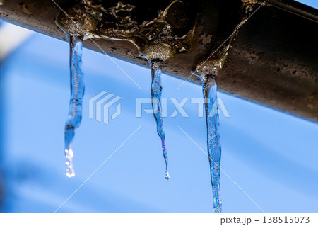 雨どいにあるつらら 138515073