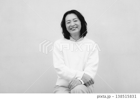 モノクロームな元気な実家の母のポートレート 138515831