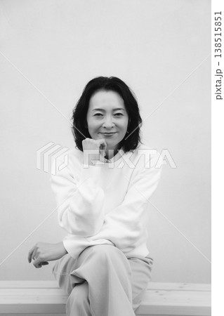 モノクロームな元気な実家の母のポートレート 138515851