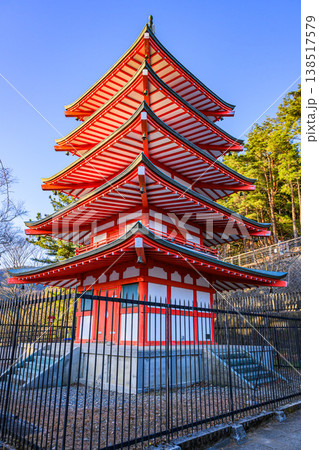 新倉山浅間公園、富士山、夕陽、快晴、山梨県 138517579